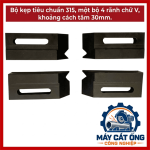 Bộ kẹp cơ khí tiêu chuẩn 315 gồm 4 rãnh chữ V, khoảng cách tâm 30mm, dụng cụ gá kẹp cần kiểm tra theo bản vẽ, phù hợp nhu cầu tìm phụ kiện cơ khí và đồ gá công nghiệp theo mã