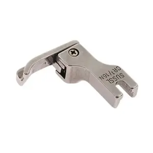 Chân vịt máy may CR 1/16N Susei, chân vịt bù phải 1,6mm cho máy may công nghiệp 1 kim, thiết kế dẫn mép bên phải, hỗ trợ may mí sát mép, phù hợp thay thế chân vịt cũ cùng chuẩn